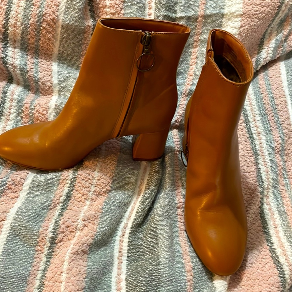 Size 7 Able brown boots 👢🤎